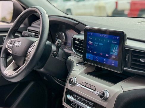 Used 2024 Ford Explorer XLT w/ Equipment Group 202A image 8