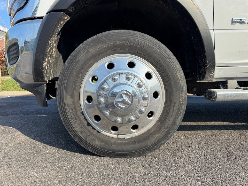 Used 2021 RAM 5500 Tradesman w/ Chrome Appearance Group AWD/4WD image 7