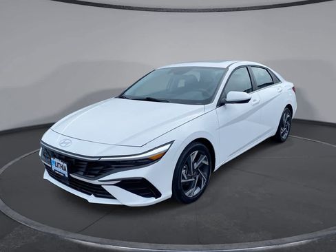 Used 2025 Hyundai Elantra SEL FWD image 1