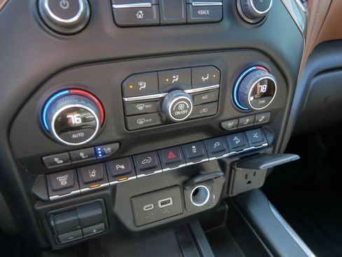 Used 2022 Chevrolet Silverado 3500 High Country w/ Z71 Off-Road Package AWD/4WD image 36