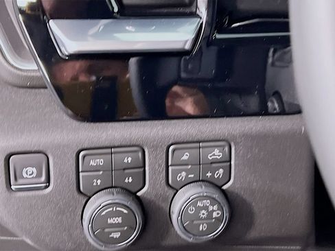 Certified 2026 Chevrolet Silverado 1500 LTZ AWD/4WD image 8