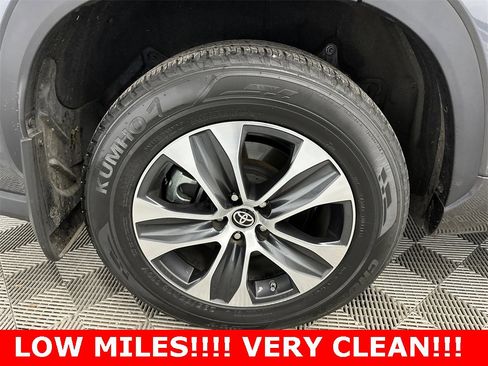 Used 2021 Toyota Highlander XLE image 19
