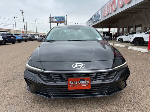 Used 2024 Hyundai Elantra Limited FWD image 2