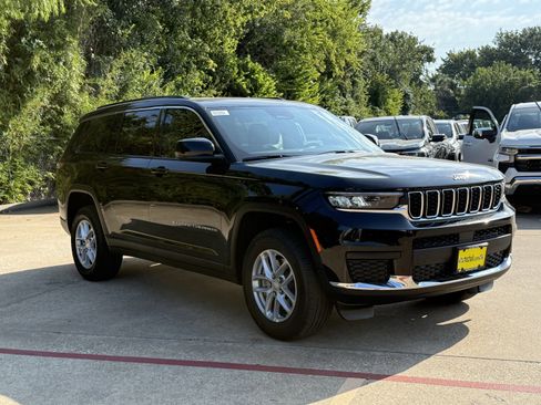 New 2025 Jeep Grand Cherokee L Laredo image 2