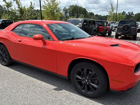 Used 2020 Dodge Challenger SXT w/ Blacktop Package AWD/4WD image 5