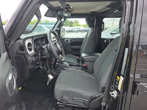 Used 2024 Jeep Wrangler Unlimited AWD/4WD image 7