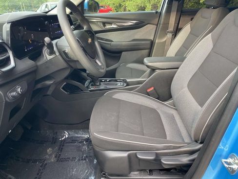 Used 2025 Chevrolet TrailBlazer LT AWD/4WD image 12