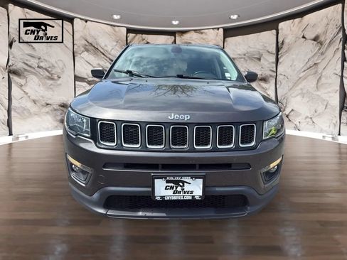 Used 2019 Jeep Compass Latitude AWD/4WD image 2