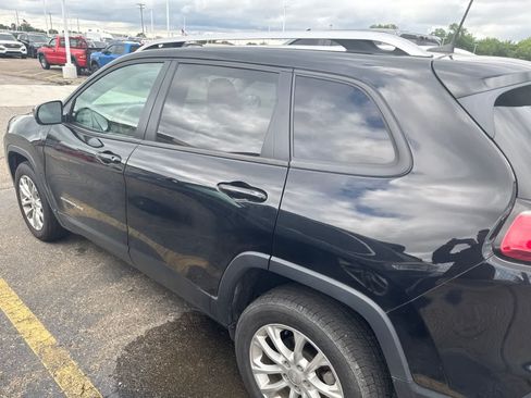 Used 2021 Jeep Cherokee Latitude FWD image 20