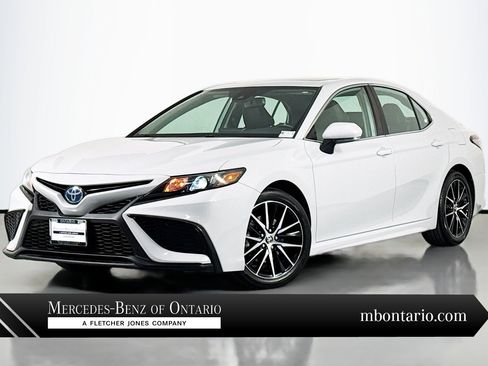 Used 2022 Toyota Camry SE w/ Audio Upgrade Package FWD image 1