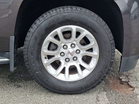 Used 2018 GMC Yukon SLT w/ Enhanced Security Package image 11