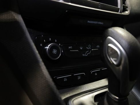 Used 2019 Ford Transit Connect XLT image 22