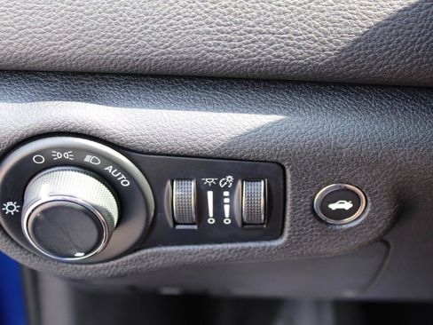 Used 2016 Chrysler 200 Limited FWD image 24