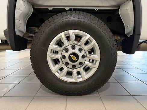 Used 2025 Chevrolet Silverado 2500 LT w/ Convenience Package AWD/4WD image 9