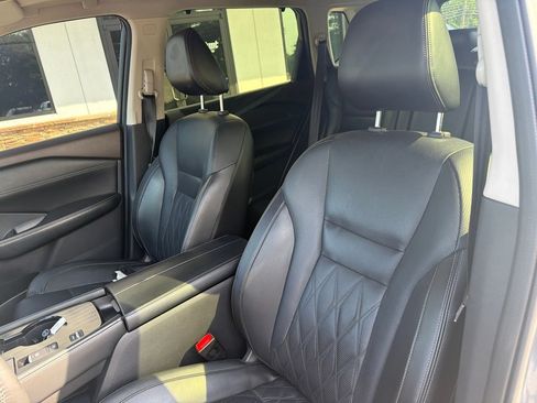 Used 2023 Nissan Rogue Platinum FWD image 3