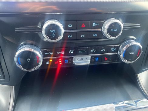 Used 2025 Ford F150 Lariat w/ FX4 Off-Road Package image 30