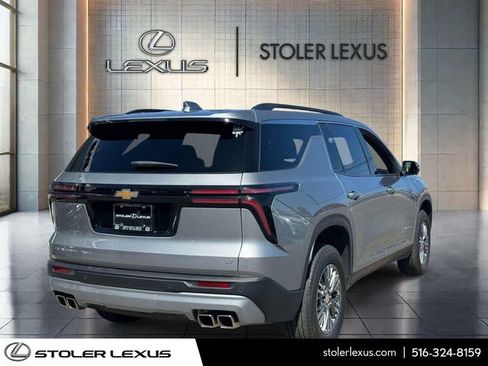 Used 2024 Chevrolet Traverse LT AWD/4WD image 5