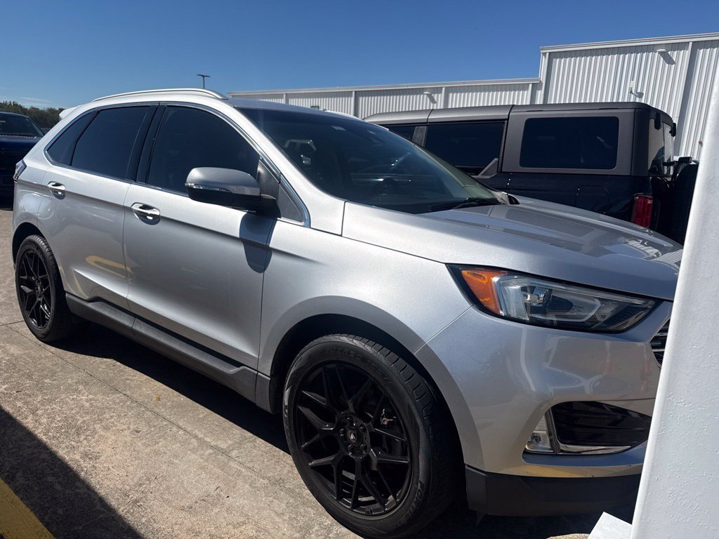 Used 2019 Ford Edge Titanium FWD image 3