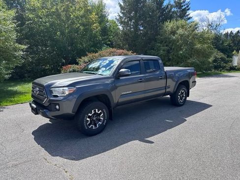 Used 2017 Toyota Tacoma TRD Off-Road w/ Premium & Technology Package AWD/4WD image 7
