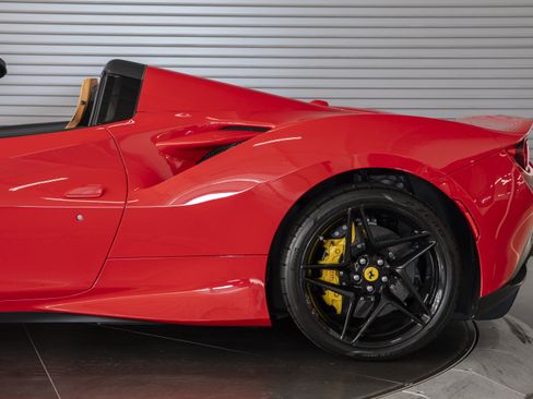 Used 2021 Ferrari F8 Tributo RWD image 15