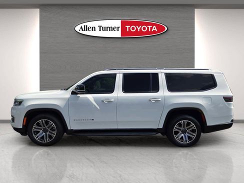 Used 2024 Jeep Wagoneer L Series II image 10