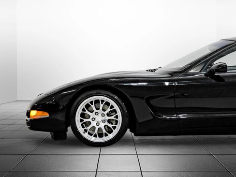Used 2002 Chevrolet Corvette Coupe w/ Preferred Equipment Group2 RWD image 12