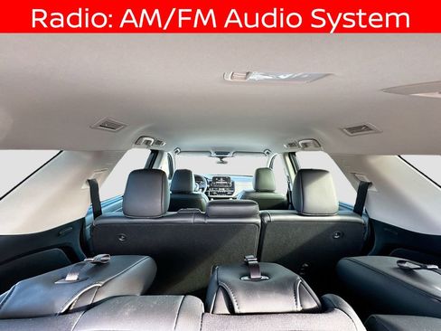 Used 2025 Nissan Pathfinder SL w/ Cargo Package image 10