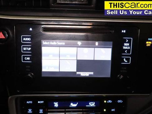 Used 2018 Toyota Corolla SE FWD image 21