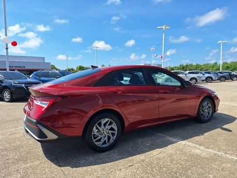Used 2026 Hyundai Elantra Hybrid FWD image 5