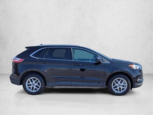 Used 2021 Ford Edge SEL w/ Convenience Package FWD image 4
