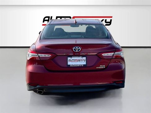 Used 2020 Toyota Camry XLE image 6