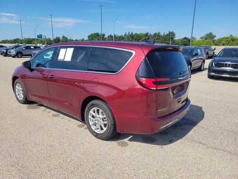 Used 2023 Chrysler Pacifica Touring-L FWD image 24