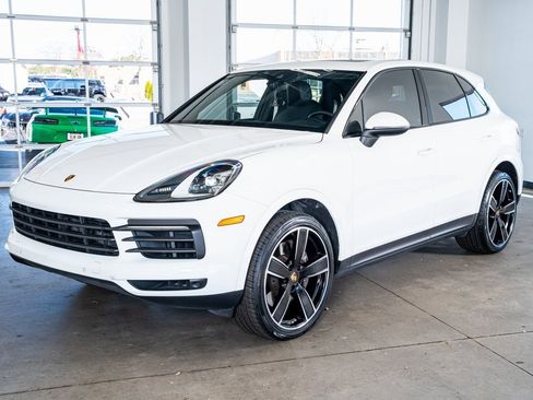 Used 2023 Porsche Cayenne Platinum Edition image 11