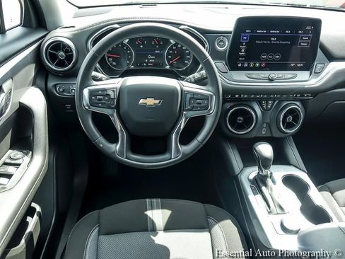 Used 2025 Chevrolet Blazer LT AWD/4WD image 13
