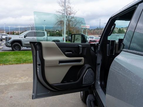 New 2026 GMC Hummer EV SUV image 18