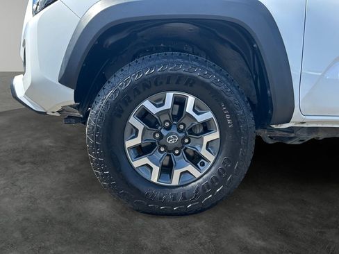Used 2023 Toyota Tacoma TRD Off-Road w/ Technology Package AWD/4WD image 4