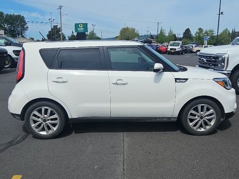 Used 2018 Kia Soul + w/ + Primo LIT Package FWD image 5