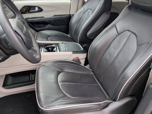 Used 2022 Chrysler Pacifica Limited AWD/4WD image 26