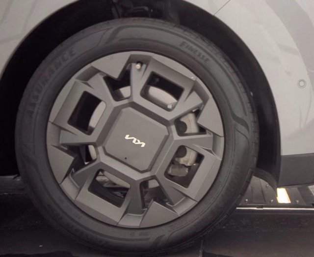 Used 2025 Kia Carnival SX FWD image 20