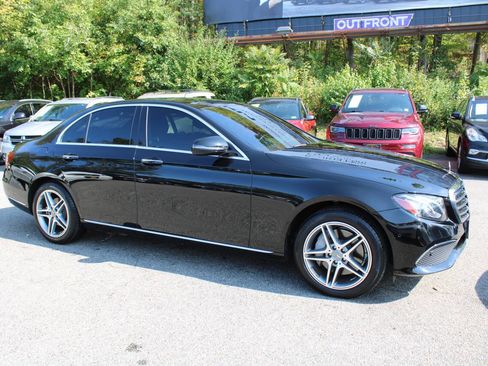 Used 2017 Mercedes-Benz E 300 4MATIC image 4