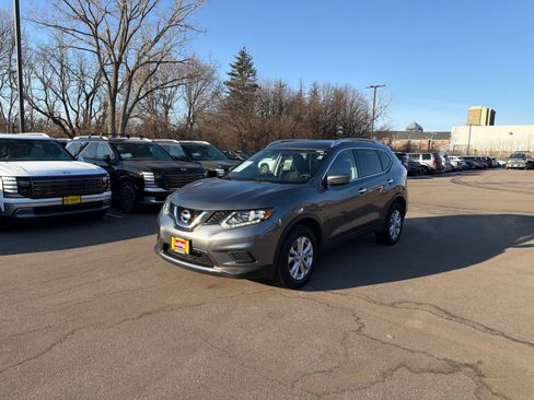 Used 2016 Nissan Rogue SV image 4