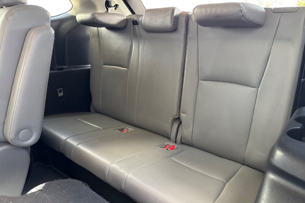 Used 2021 Toyota Highlander XLE AWD/4WD image 17