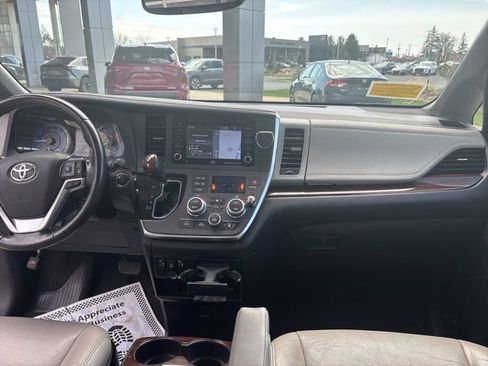 Used 2019 Toyota Sienna Limited Premium image 21