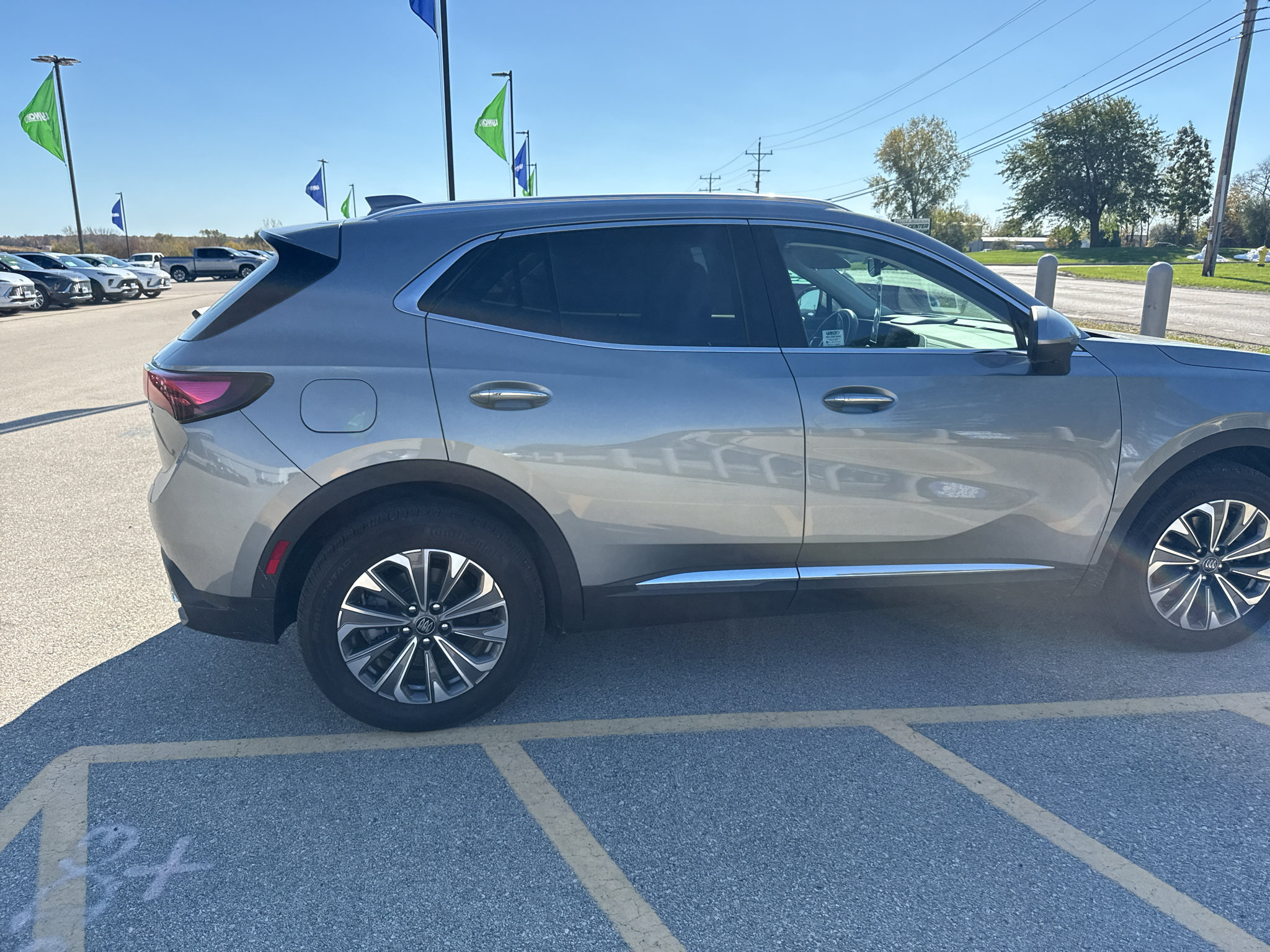 Used 2024 Buick Envision Preferred AWD/4WD image 3