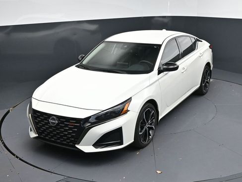 Used 2024 Nissan Altima 2.5 SR image 31