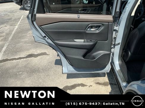 Used 2021 Nissan Rogue Platinum FWD image 39