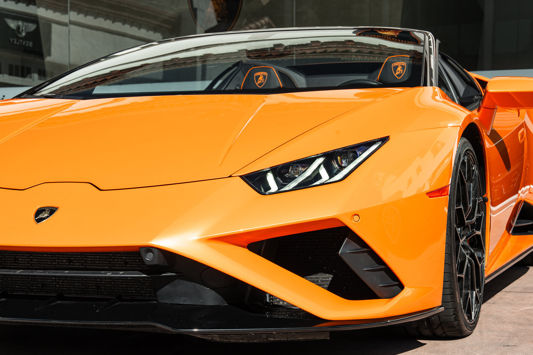 Used 2020 Lamborghini Huracan EVO RWD image 12