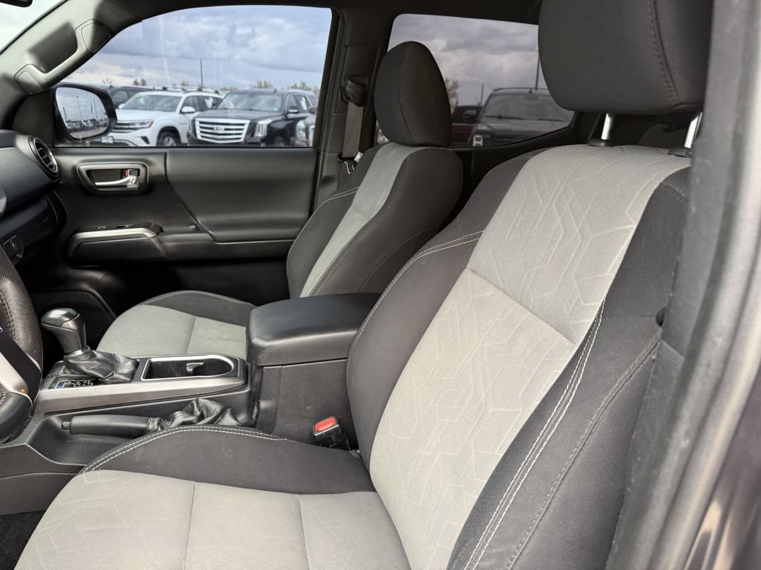 Used 2021 Toyota Tacoma TRD Sport w/ Technology Package AWD/4WD image 31