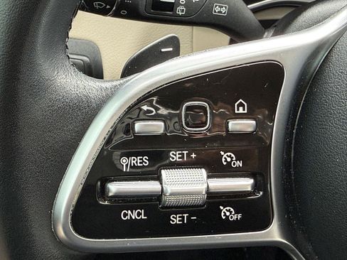 Used 2022 Mercedes-Benz GLC 300 4MATIC image 24