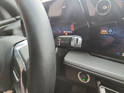 Used 2025 Chevrolet Traverse LT w/ Driver Confidence Package FWD image 24